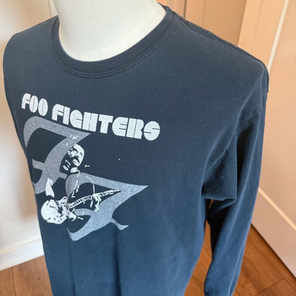 Foo Fighters Dave Grohl Guitar FF Logo Long Sleeve Shirt - Picture 3 of 4